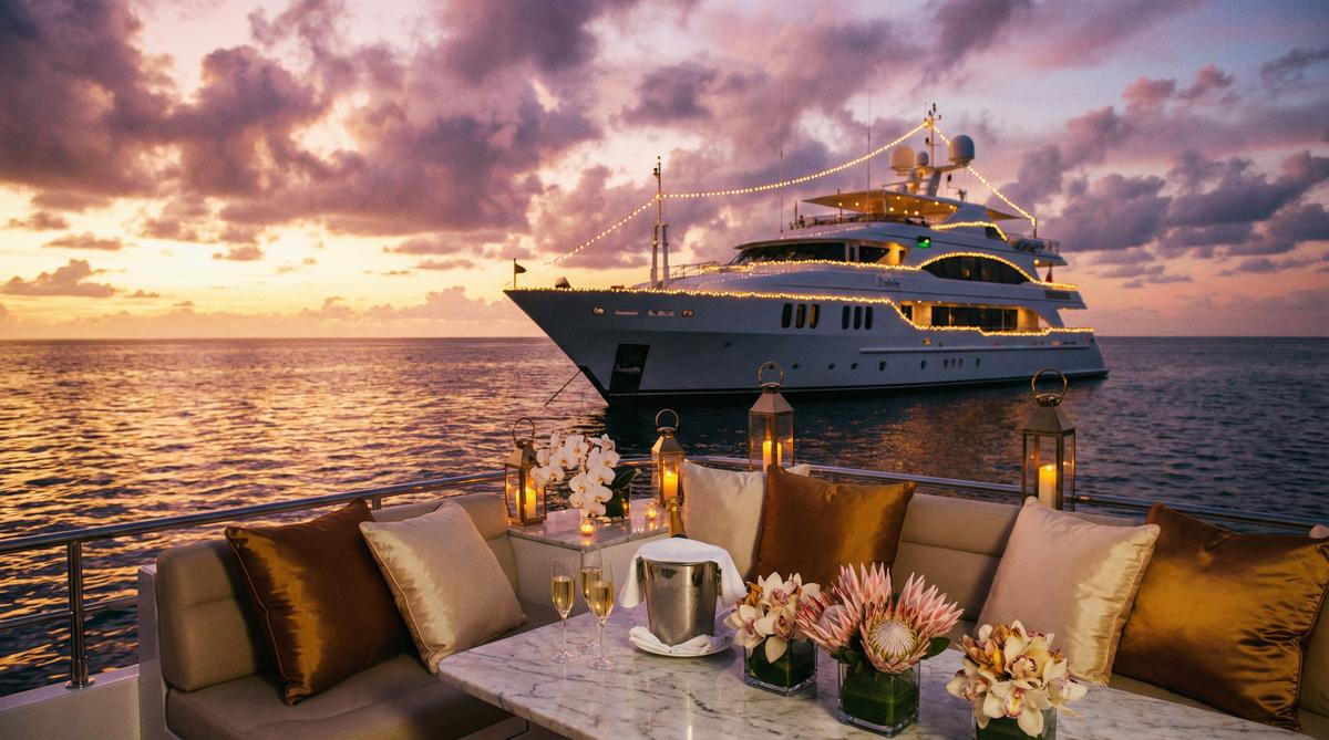 高清视频传媒比基尼女孩游艇传媒派对